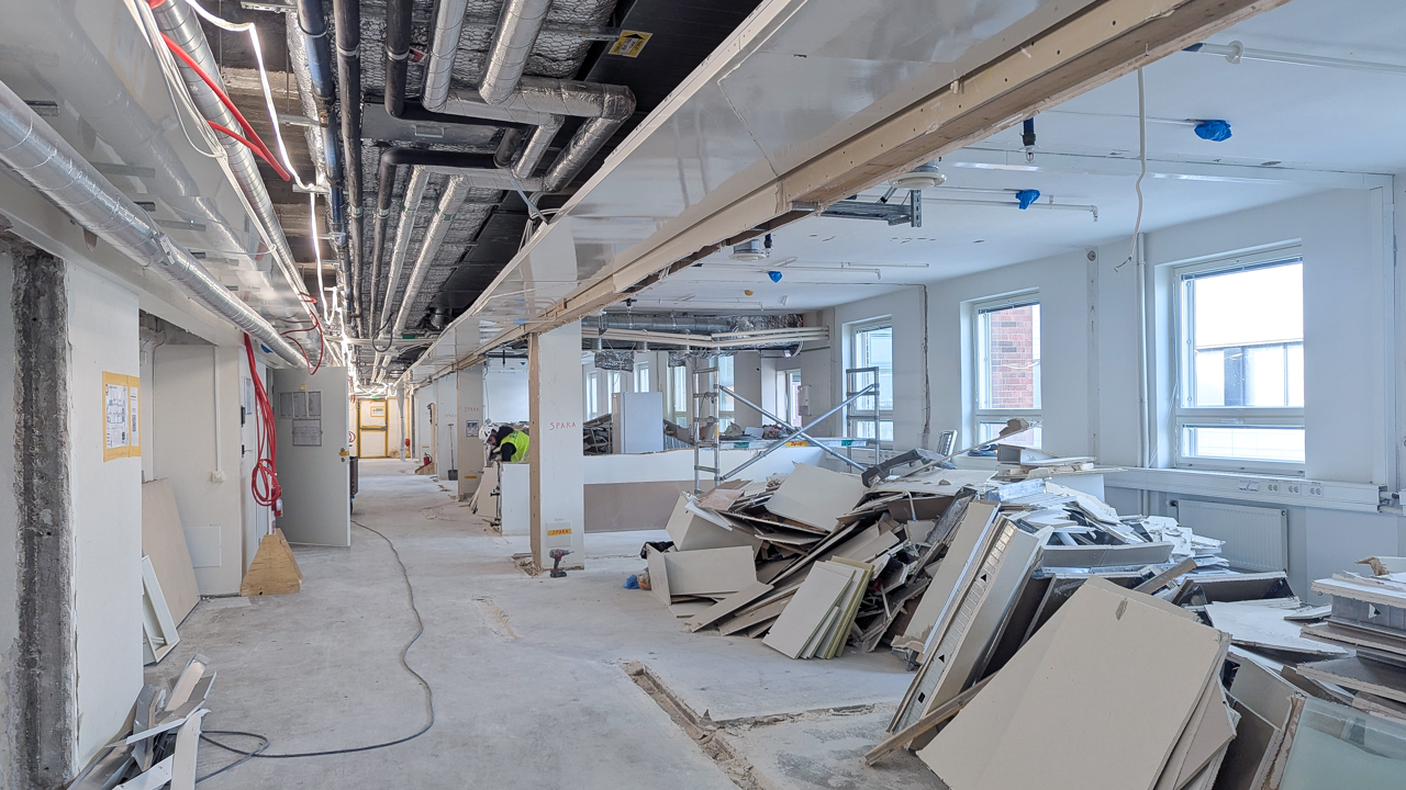 En lokal som h&aring;ller p&aring; att rivas.