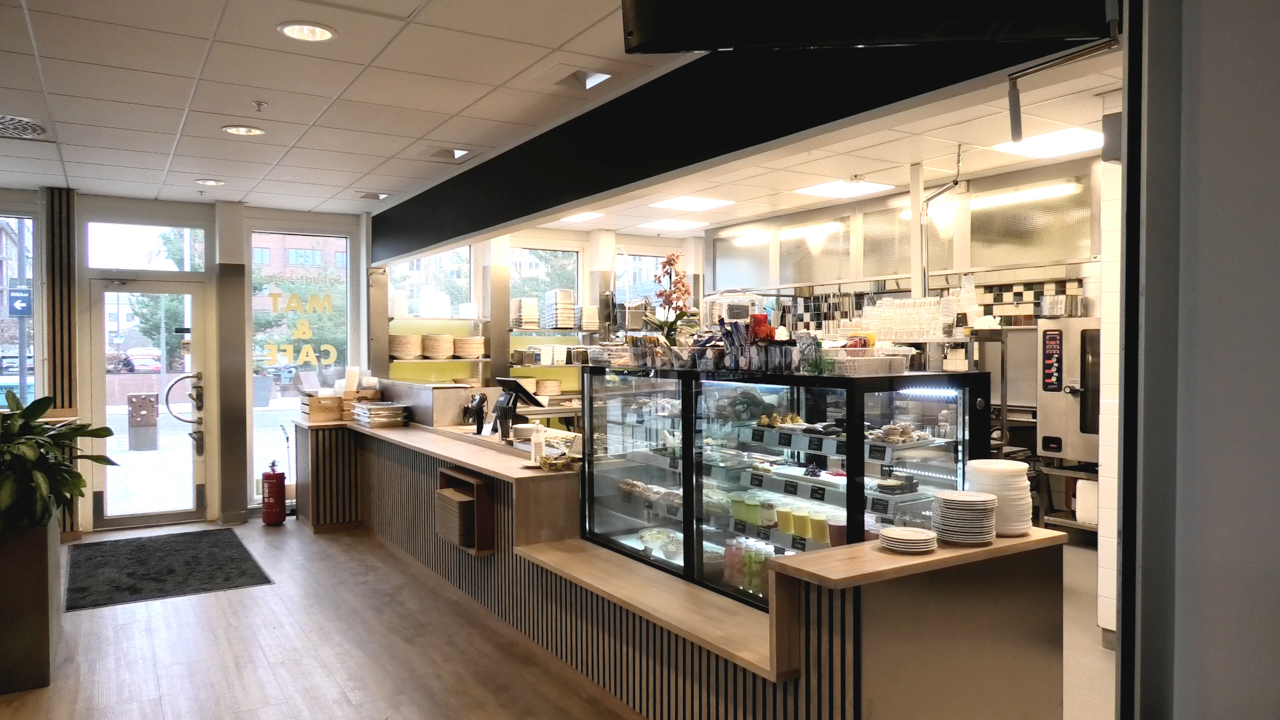 Caf&eacute;disk med diverse dryck och fika.