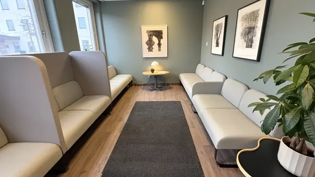 En bild på väntrummet till specialistmödravården på Södersjukhuset.