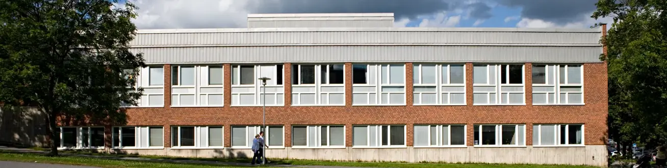 Sjukhusbyggnad i tegel.