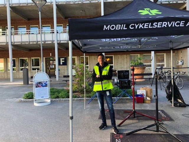 Fastighetsförvaltare på cykeldag.