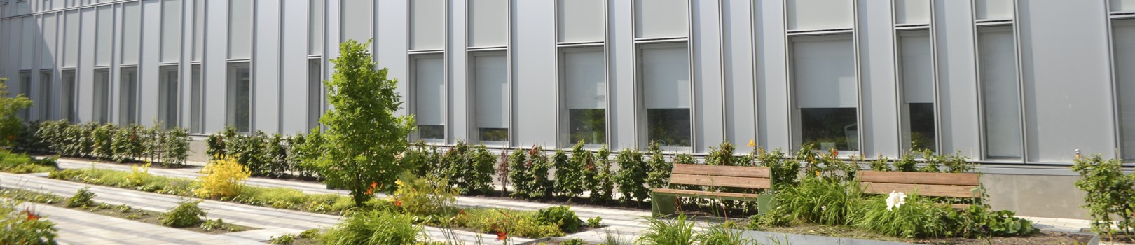 Detalj av fasad på byggnad vid Södertälje sjukhus.