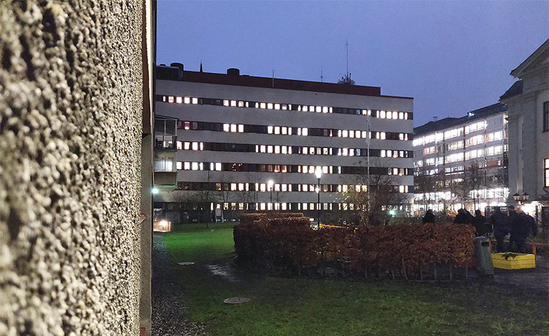 Maria sjukhus på kvällen.