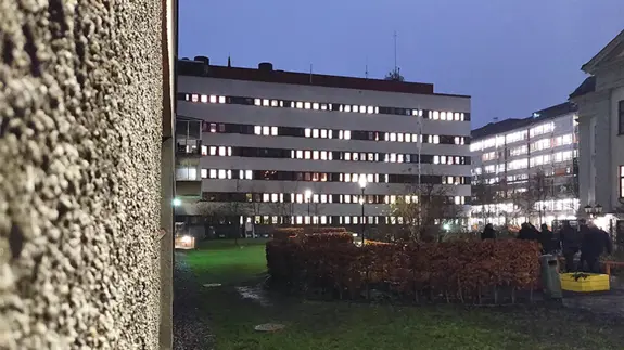 Maria sjukhus på kvällen.