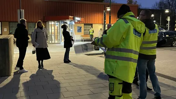 En trygghetsrond i natten på Rosenlund.