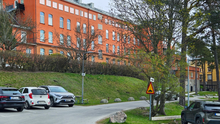 En översiktsbild över parken på S:t Görans sjukhus från Friskvårdsvägen
