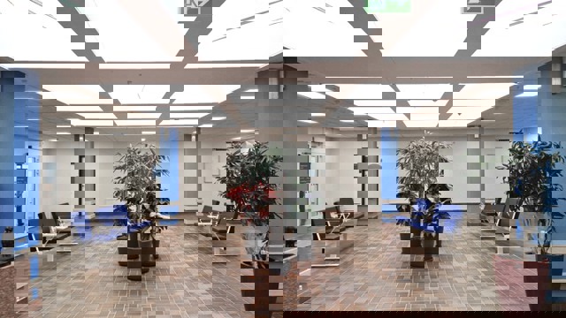 Vänthall på Dalens sjukhus med nya sittmöbler.