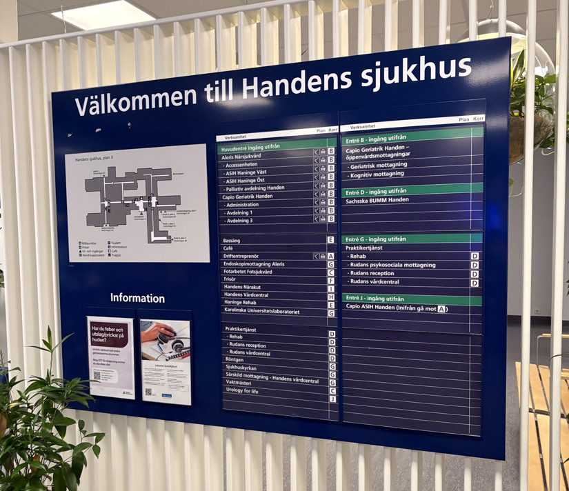 Tavla med inomhuskarta och vilka verksamheter som finns p&aring; sjukhuset.