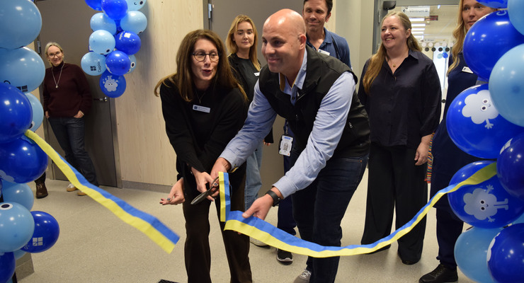 Närakuten invigs med bandklippning av projektområdeschef och affärsområdeschef.