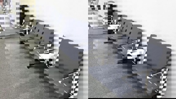 Sittmöbler för patienter och besökare vid publik yta.