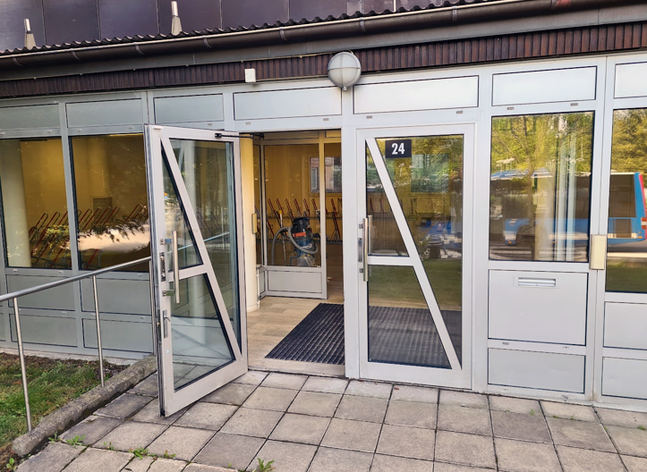 Entrén in till cykelgaraget är öppen.