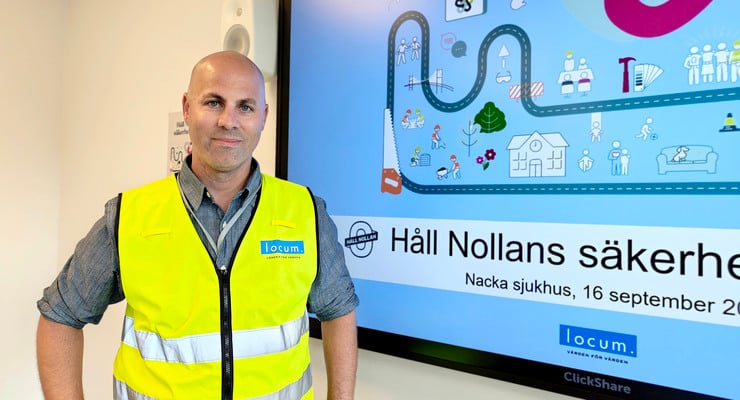Kristian Antin i varselväst framför skärm som visar Håll Nollans säkerhetspush.