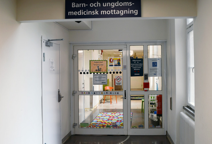 Entré till barn-och ungdomsmedicinsk mottagning vid Norrtälje sjukhus.