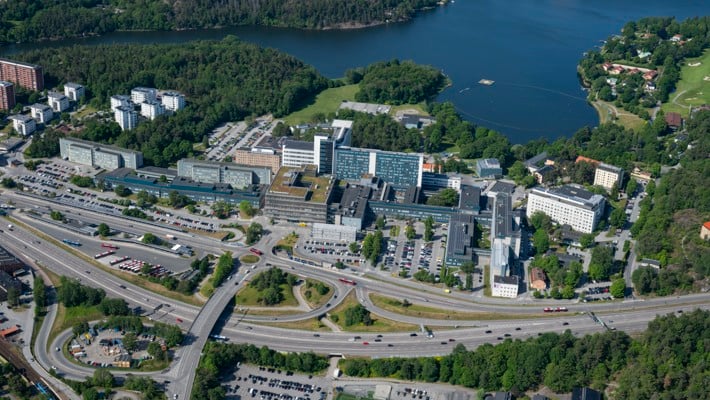 Flygbilder &ouml;ver Danderyds sjukhusomr&aring;de tagna juni 2025.