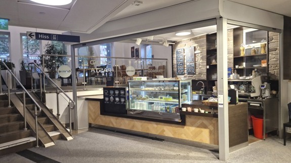 Cafe vid entrén till Maria sjukhus.