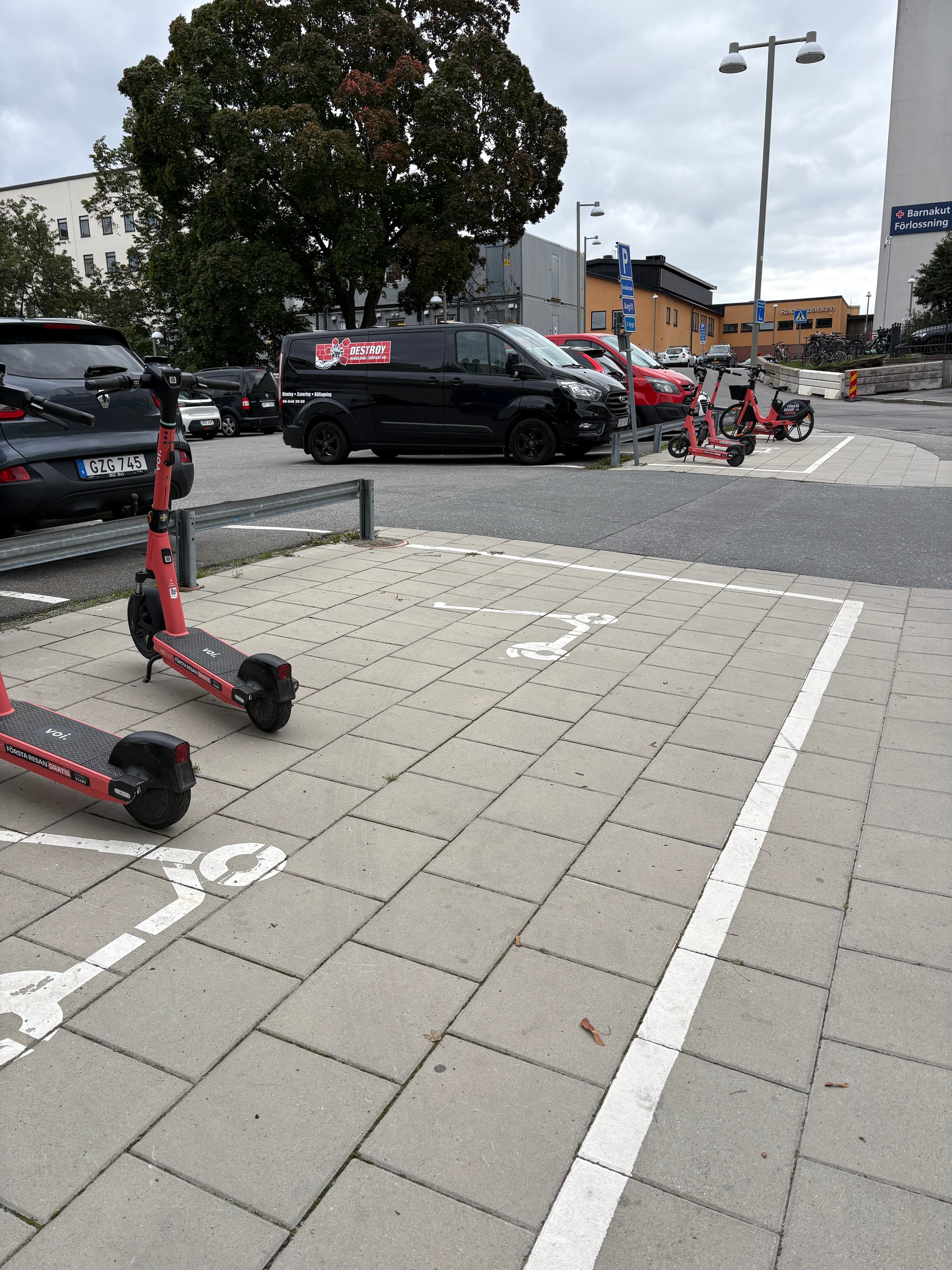 Cyklar parkerade p&aring; r&auml;tt plats.