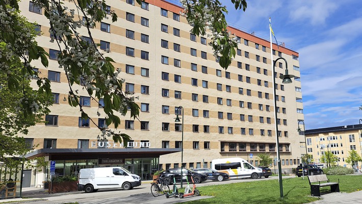 Entrén till Rosenlunds sjukhus.