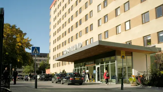 En bild på entrén till Rosenlund