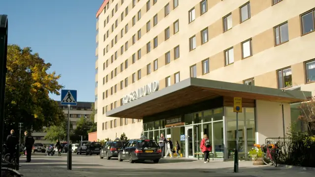 En bild på entrén till Rosenlund