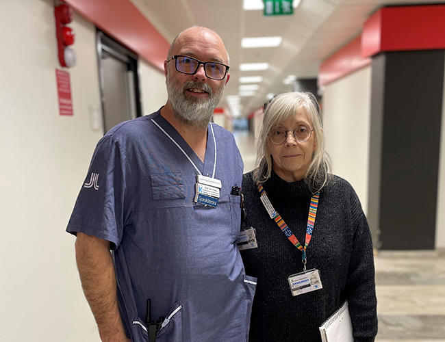 Erik Vennberg och Lena Klasén arbetar med den nya akuten på Huddinge sjukhusområde.