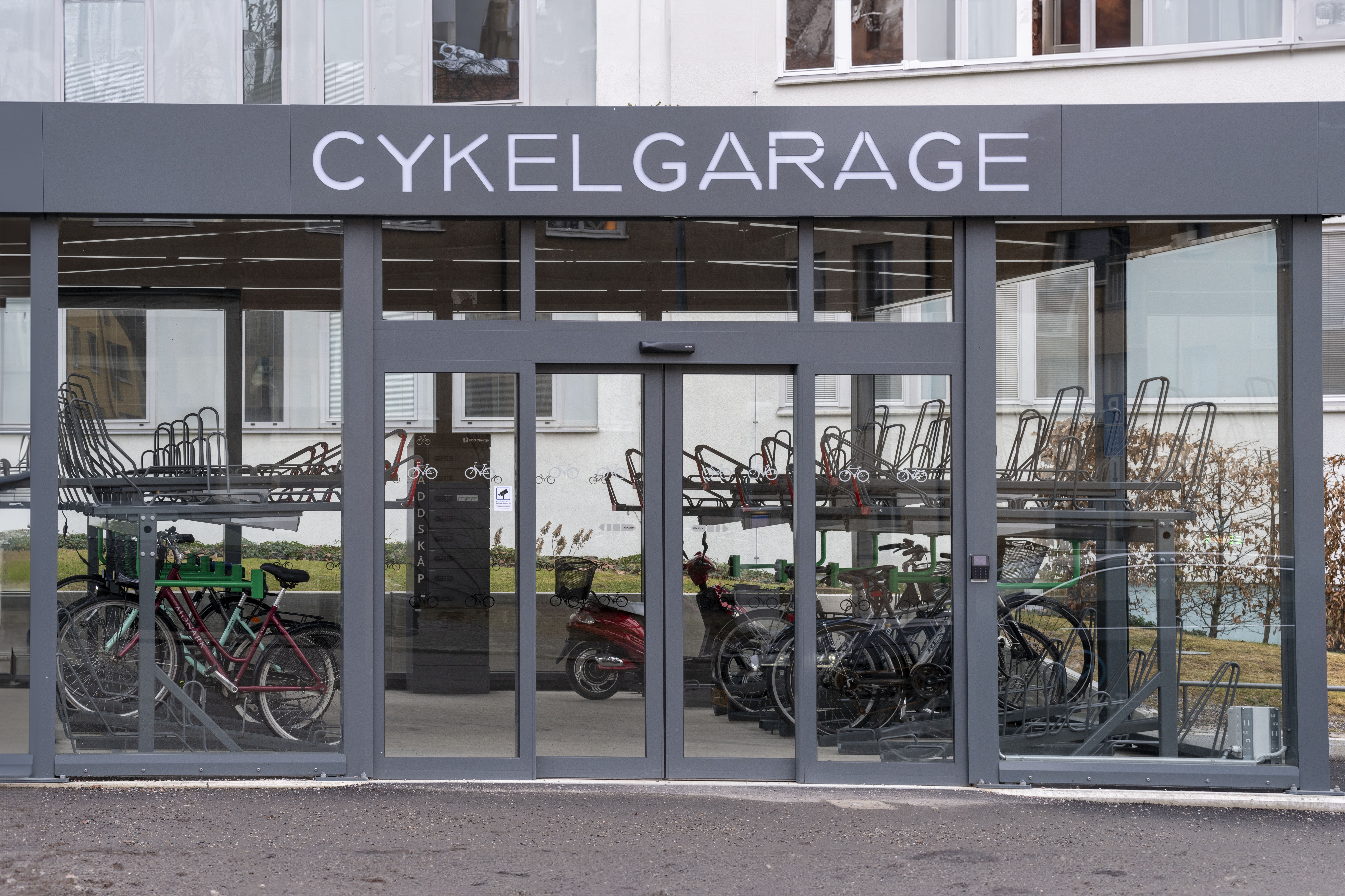 Cykelgarage Södertälje.jpg