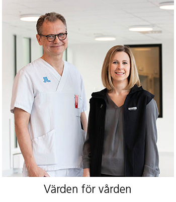 Framsidan på Locums informationsbroschyr Värden för vården som visar en man och en kvinna som pratar med varandra. 