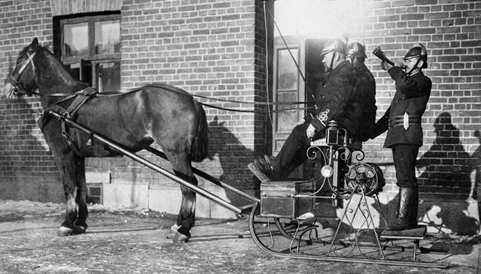 Historia - Brandutryckning med häst och vagn