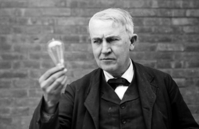 Thomas-Edison-with-Light-Bulb.jpg