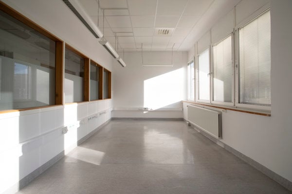 Tom ledig lokal vid Karolinska sjukhuset i Solna. 