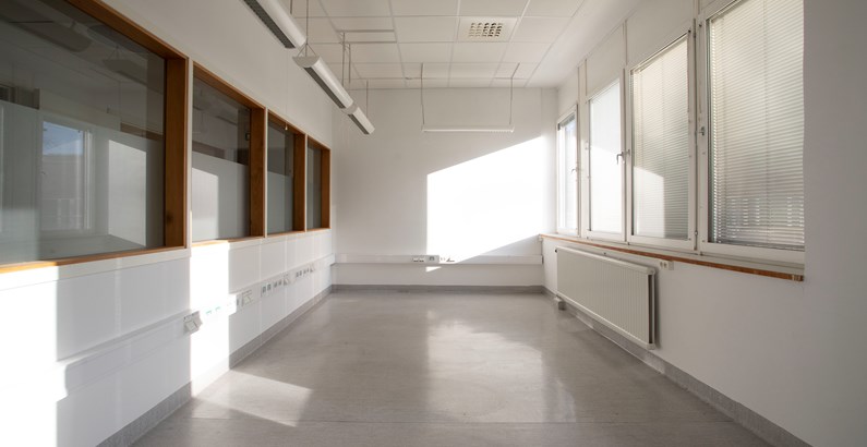 Tom ledig lokal vid Karolinska sjukhuset i Solna.