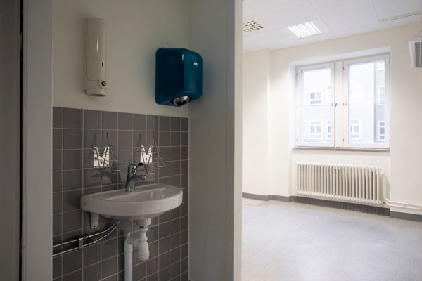 Tom ledig lokal vid Karolinska sjukhuset i Solna. 