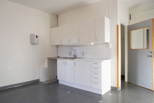 Tom ledig lokal vid Karolinska sjukhuset i Solna. 