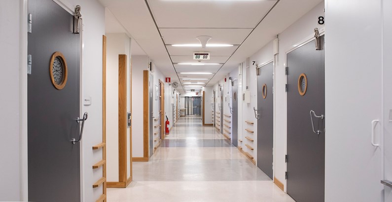 Tom vårdlokal vid Karolinska Solna, korridor.
